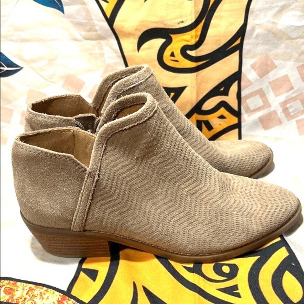 Lucky Brand Farel Ankle Boots in Taupe Suede - Size 8